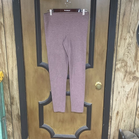 Kind of a mauve color legging. Size large. - Picture 1 of 3